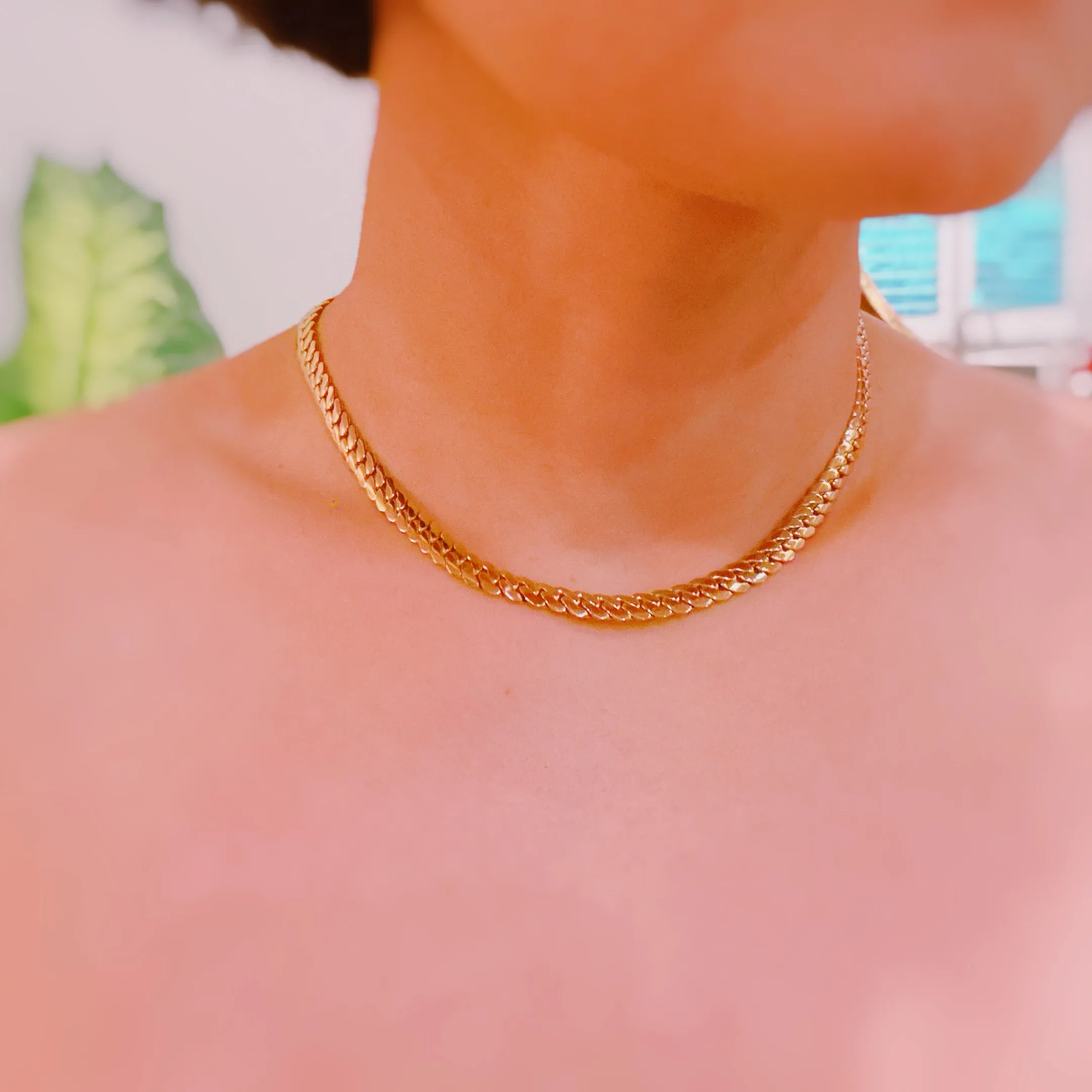 Flat And Bold Chain Necklace